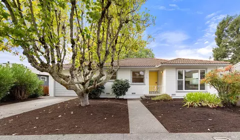 729 Center St, Healdsburg, CA 95448