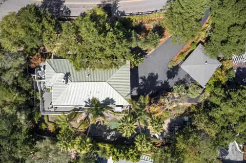 121 Fairhills Dr, San Rafael, CA 94901