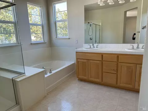 1633 Vicksburg Dr, Fairfield, CA 94533