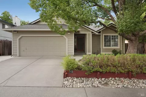 718 Greenhaven Dr, Vacaville, CA 95687