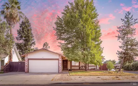 1100 Woodridge Dr, Vacaville, CA 95687