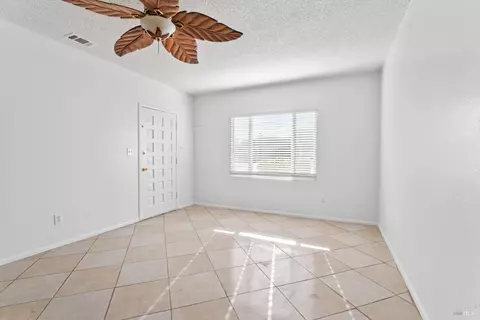 908 Winchester St, Vallejo, CA 94590 photo 3
