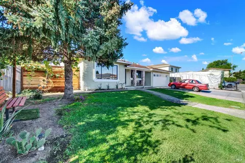 749 Stallion Cir, Fairfield, CA 94533 photo 2