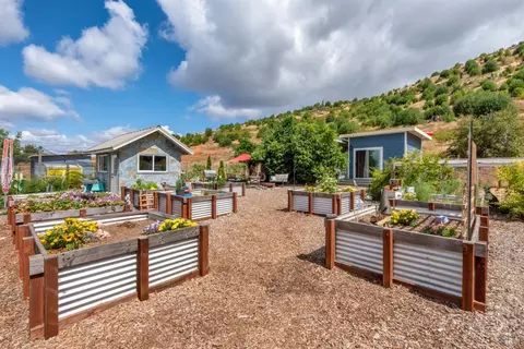 8500 Tarwater Rd, Santa Rosa, CA 95404