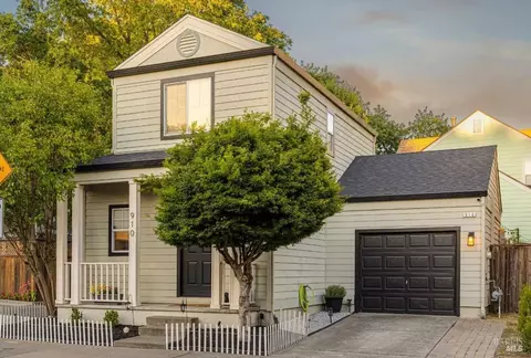 910 Kingwood St, Santa Rosa, CA 95401