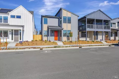 1244 Waldorf Ln, Rohnert Park, CA 94928