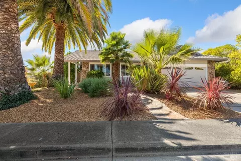 919 Dorine Ave, Rohnert Park, CA 94928