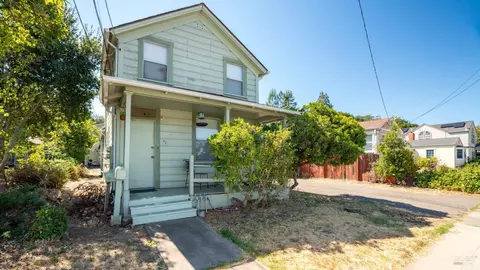 521 Baker St, Petaluma, CA 94952 photo 2