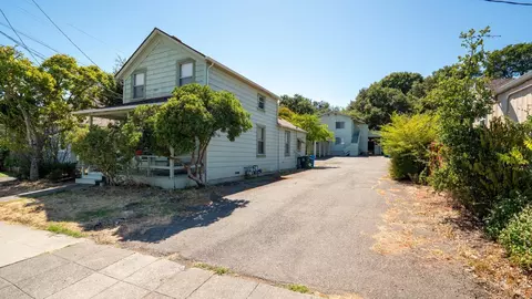 521 Baker St, Petaluma, CA 94952