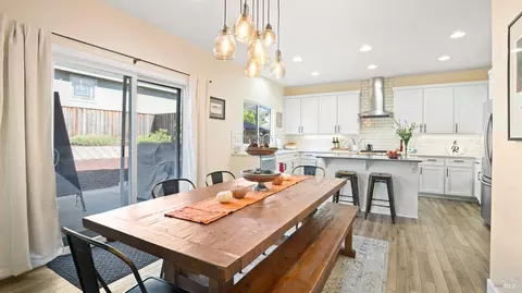 Dining - 100 Grape Gables Way, Cloverdale, CA 95425 photo 3 of 4