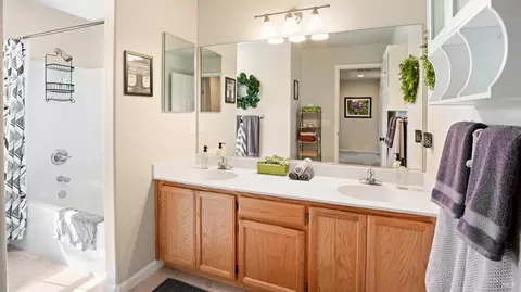 Bath - 100 Grape Gables Way, Cloverdale, CA 95425 photo 4 of 5