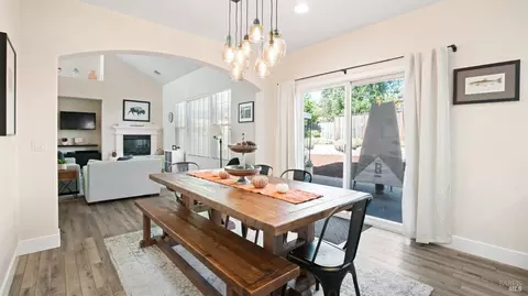 Dining - 100 Grape Gables Way, Cloverdale, CA 95425 photo 4 of 4