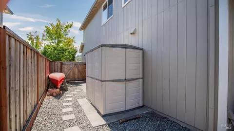 Exterior - 100 Grape Gables Way, Cloverdale, CA 95425 photo 17 of 25