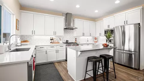 Kitchen - 100 Grape Gables Way, Cloverdale, CA 95425 photo 3 of 6