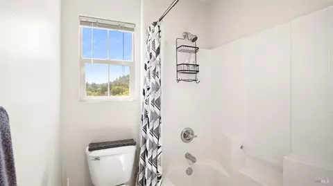 Bath - 100 Grape Gables Way, Cloverdale, CA 95425 photo 5 of 5