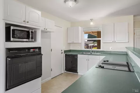 780 Malaga Dr, Ukiah, CA 95482 photo 9