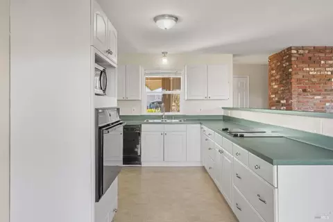 780 Malaga Dr, Ukiah, CA 95482 photo 8