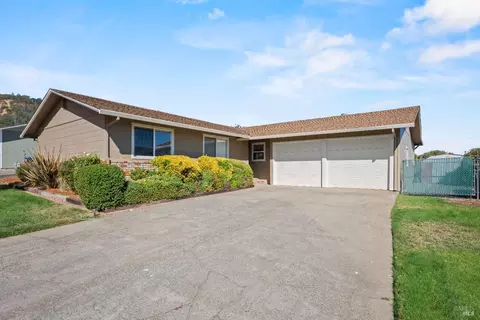 780 Malaga Dr, Ukiah, CA 95482 photo 2