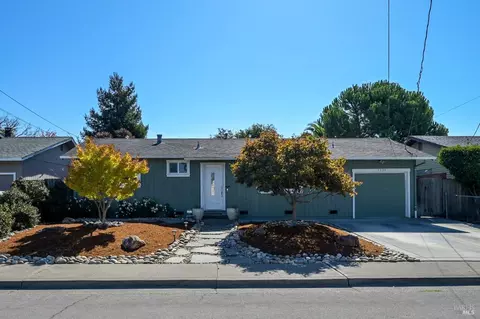 1320 Lindberg Ln, Petaluma, CA 94954