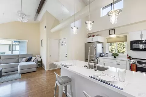 86 Village Pkwy, Napa, CA 94558