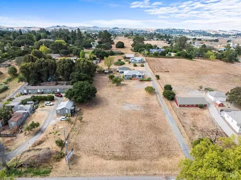 4687 Petaluma Blvd N, Petaluma, CA 94952