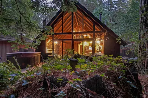 15976 Fern Way, Guerneville, CA 95446