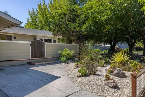 492 San Gabriel Dr, Sonoma, CA 95476