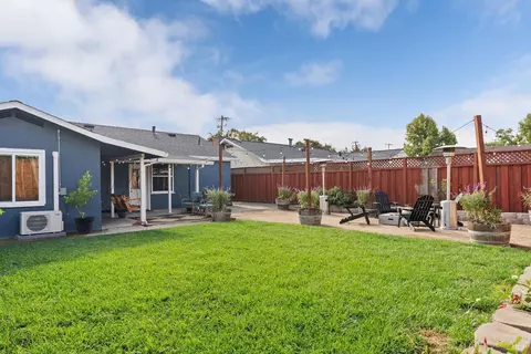 233 S Coombs St, Napa, CA 94559