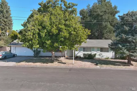 58 Larkfield Dr, Santa Rosa, CA 95403