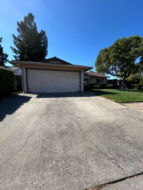 100 Revere Ct, Vacaville, CA 95687