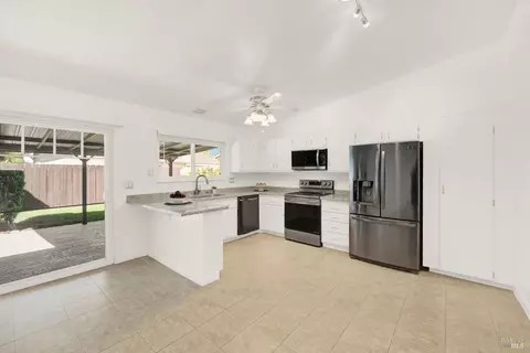 435 Robert Rd, Vacaville, CA 95688 photo 17