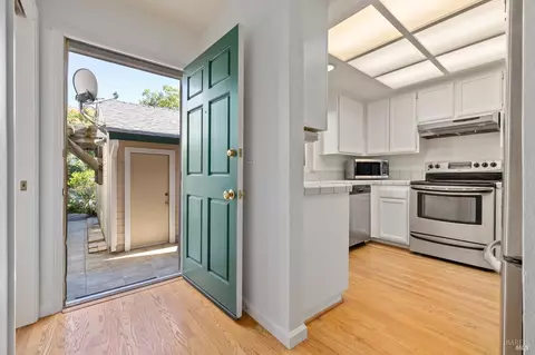 2130 Chianti Dr, Santa Rosa, CA 95403