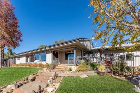 1800 Ridge Rd, Ukiah, CA 95482