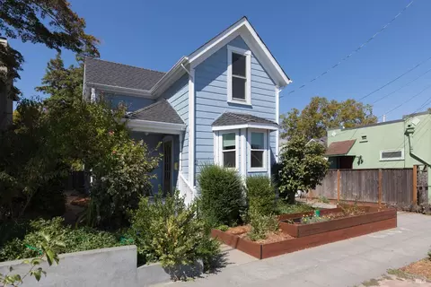6 Douglas St, Petaluma, CA 94952