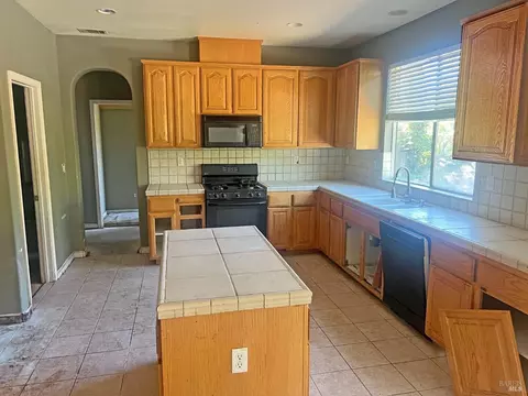 272 Woodcrest Dr, Vacaville, CA 95688 photo 6