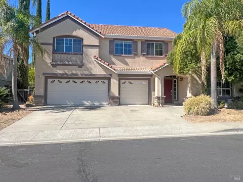 272 Woodcrest Dr, Vacaville, CA 95688