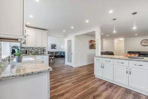 9212 Piccadilly Cir, Windsor, CA 95492 photo 14