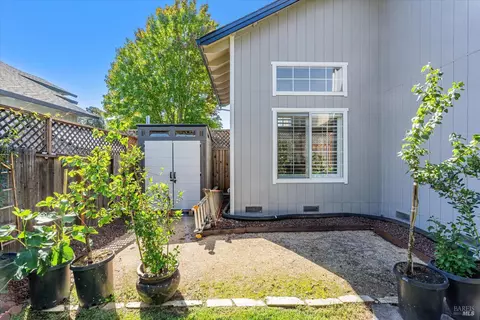 9212 Piccadilly Cir, Windsor, CA 95492 photo 32