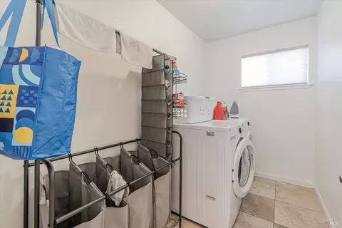 9212 Piccadilly Cir, Windsor, CA 95492 photo 41