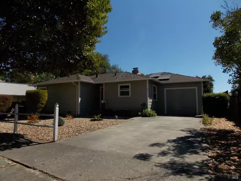 201 Champlain Ave, Cloverdale, CA 95425
