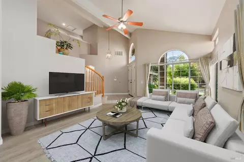 2093 Pinercrest Dr, Santa Rosa, CA 95403