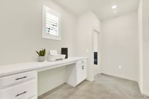 Entry Way - 1000 Yateley Ct, Vacaville, CA 95687 photo 7 of 11