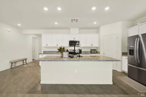 Kitchen - 1000 Yateley Ct, Vacaville, CA 95687 photo 1 of 11
