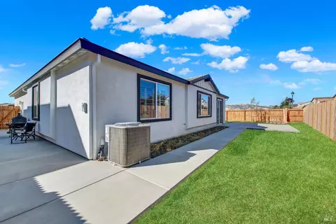 Exterior - 1000 Yateley Ct, Vacaville, CA 95687 photo 16 of 26