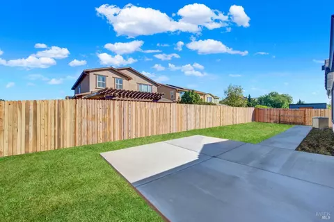 Exterior - 1000 Yateley Ct, Vacaville, CA 95687 photo 18 of 26