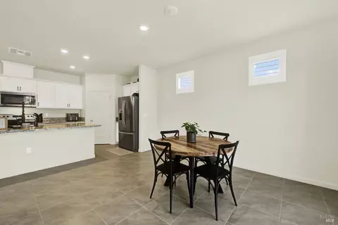 Dining - 1000 Yateley Ct, Vacaville, CA 95687 photo 2 of 2