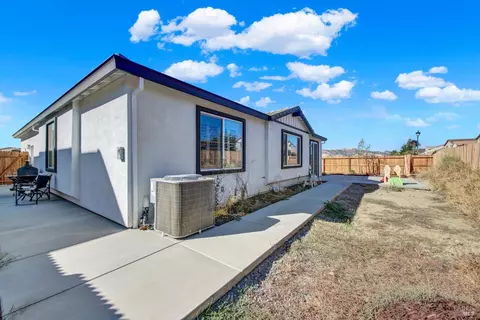 Exterior - 1000 Yateley Ct, Vacaville, CA 95687 photo 17 of 26