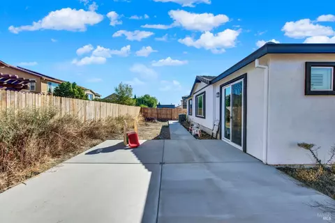 Exterior - 1000 Yateley Ct, Vacaville, CA 95687 photo 21 of 26