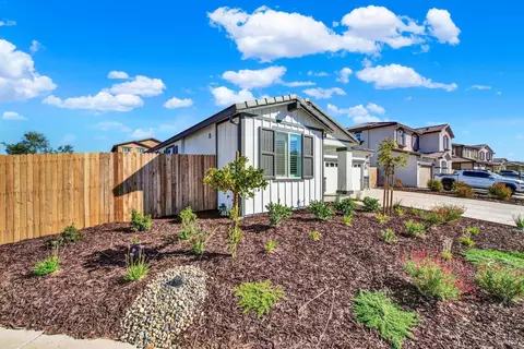 Exterior - 1000 Yateley Ct, Vacaville, CA 95687 photo 5 of 26