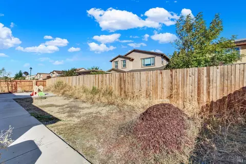 Exterior - 1000 Yateley Ct, Vacaville, CA 95687 photo 23 of 26